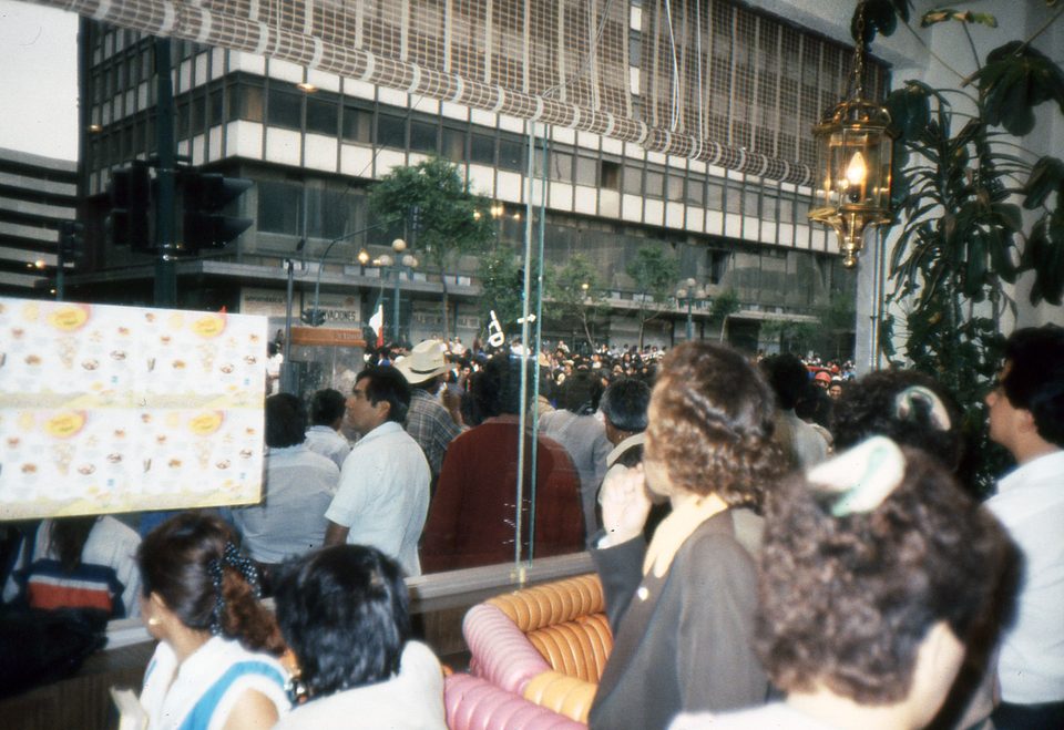 Vendégek egy mexikóvárosi Denny’sben, 1989