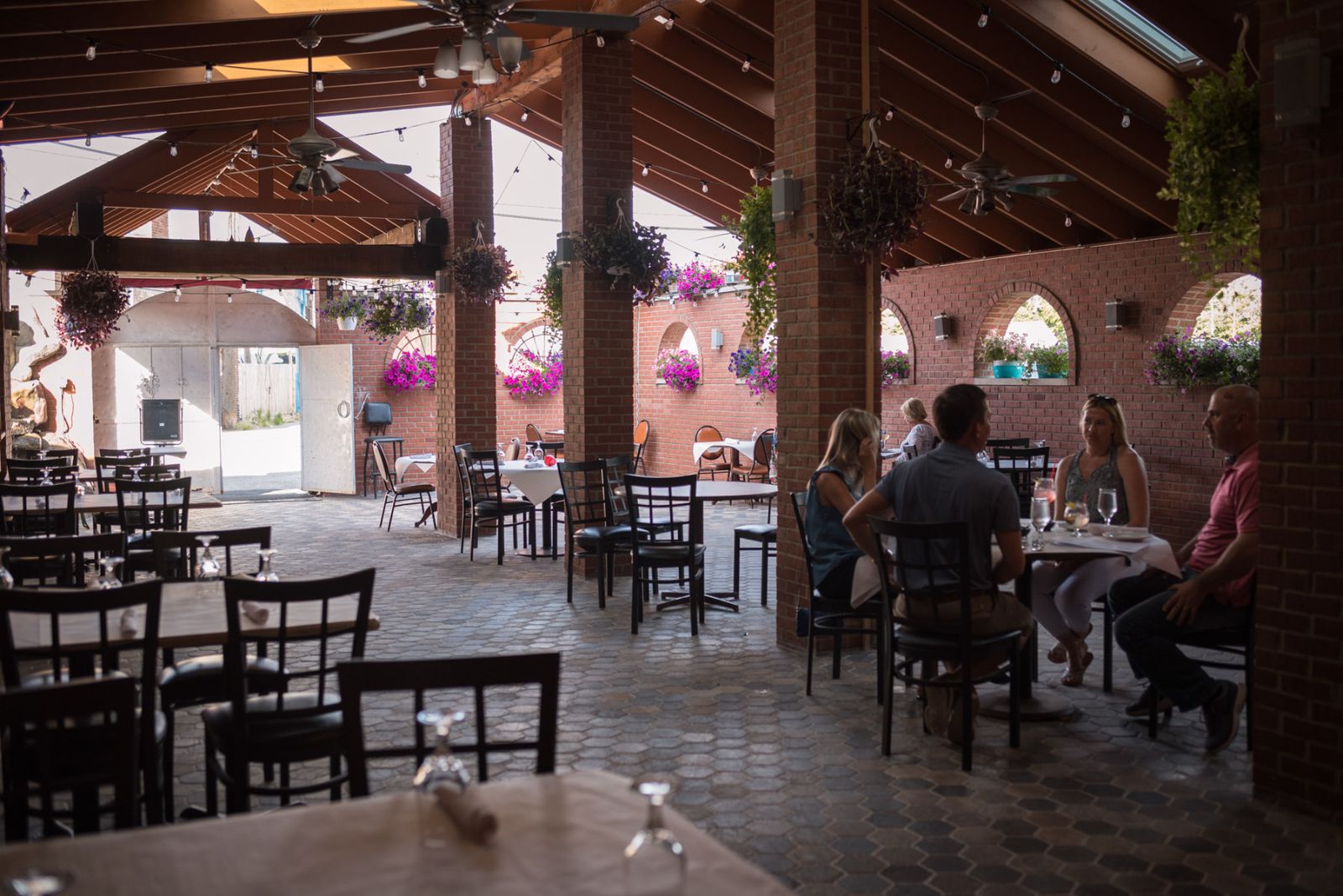 El Barzon dining space