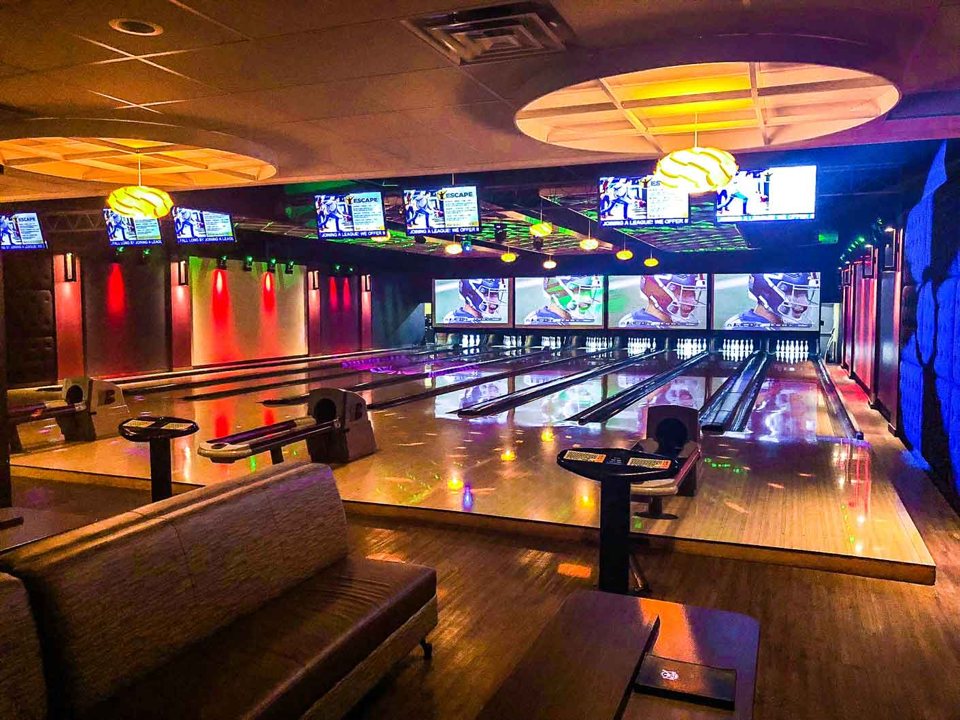 Escape Entertainment Center: Private VIP bowling suite