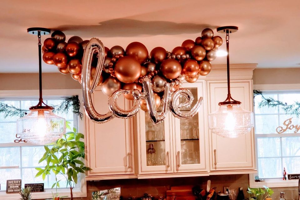 Pabloon Balloon Company: Balloon garland with LOVE letters