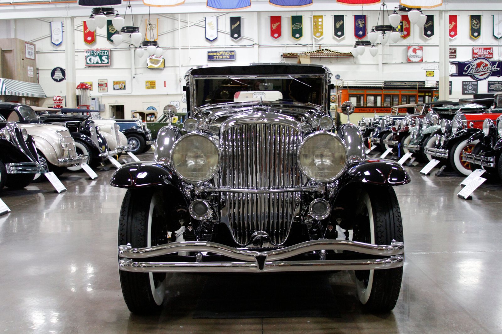 Stahls Motors & Music Experience: Front view of a 1930s luxury classic car on the museum floor among other vintage cars
