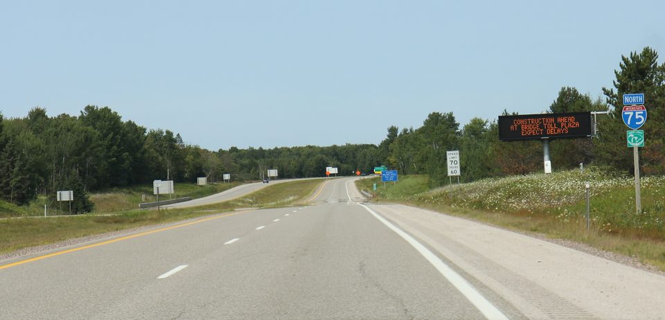 I-75 in northern Michigan with the Great Lakes Circle Tour marker