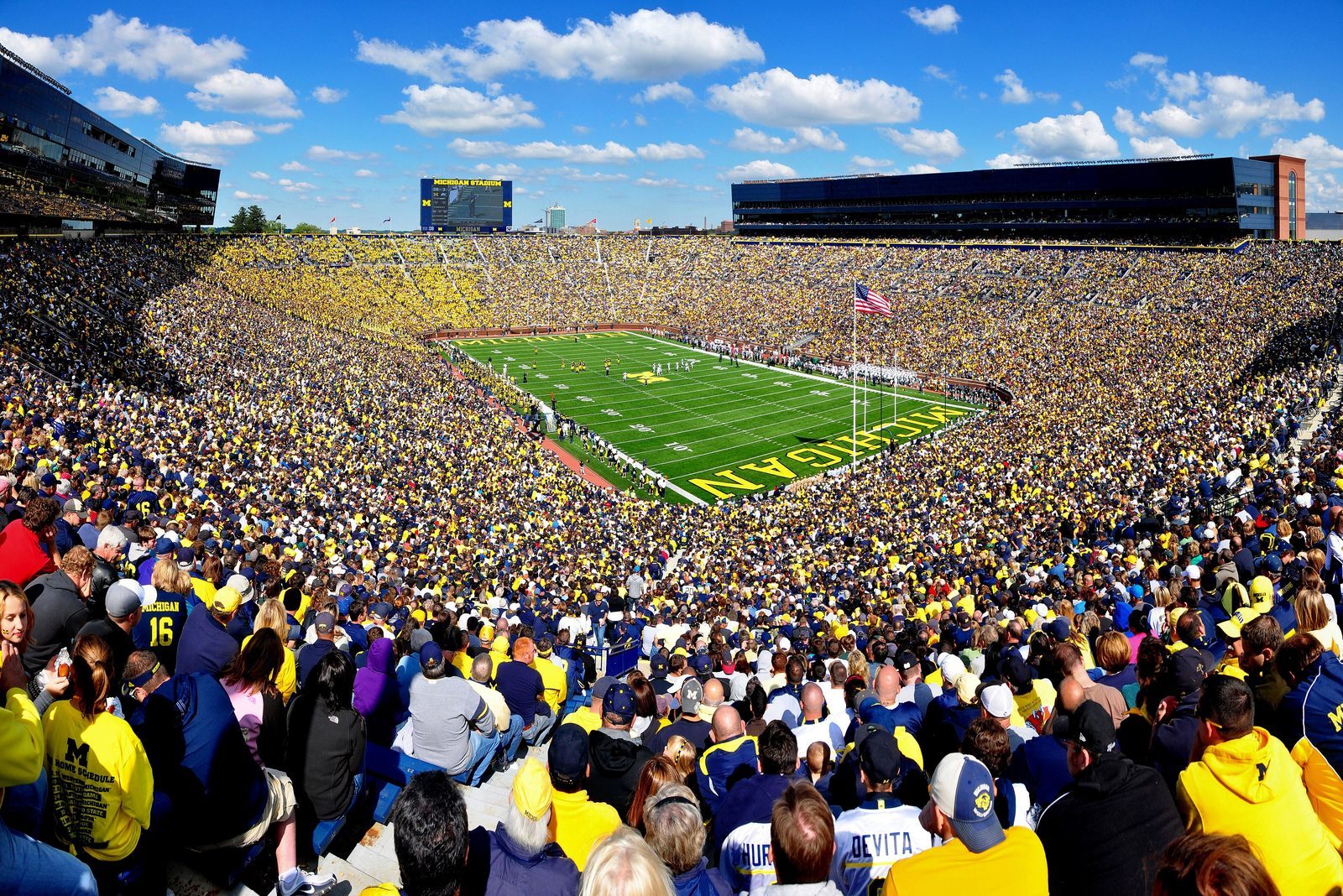 Egyetemi röplabda: Michigan–Penn State (Alumni Weekend) — Szervezői kép