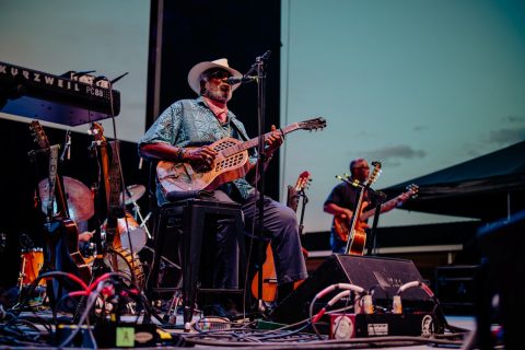 Taj Mahal és a Phantom Blues Band — Szervezői kép
