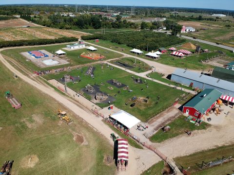 Weekend Fall Fun a Westview Orchardsban: kukoricalabirintus, óriáscsúszda és szekerezés — Szervezői kép