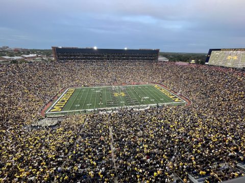 Egyetemi gyeplabda: Michigan–Iowa (Cardiac Awareness) — Szervezői kép