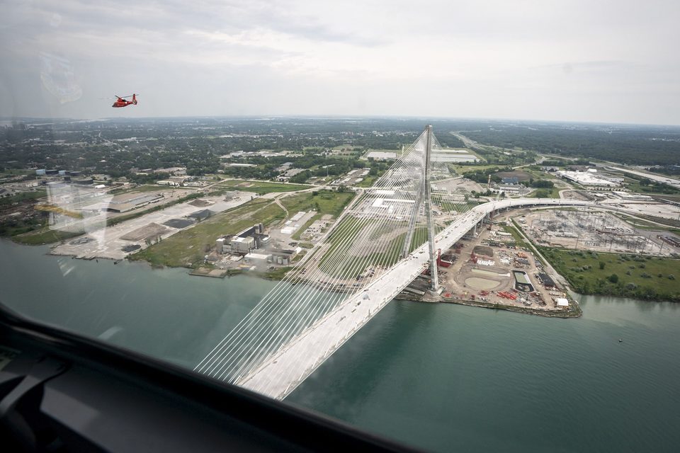 A pálya a pilontól a partig, helikopterről, 2025