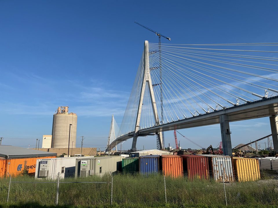 Az amerikai pilon és a pálya Delray felől, 2025