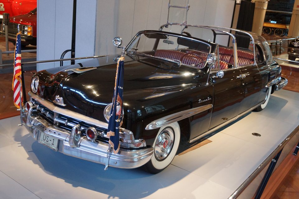 Az 1950-es Lincoln „Bubble-Top” elnöki autó, amelyre Eisenhower tetette rá a plexikupolát (fotó: 2016)