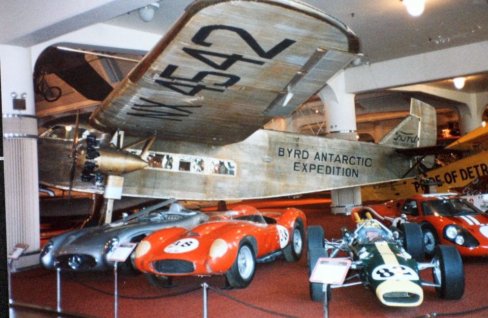 A „Floyd Bennett” Ford Tri-Motor, amellyel Byrd 1929-ben elsőként repült át a Déli-sark fölött, a múzeumban