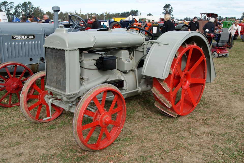 Egy 1927-es Fordson F traktor; keret nélküli szerkezetét Farkas Jenő nevéhez kötik (fotó: 2010)