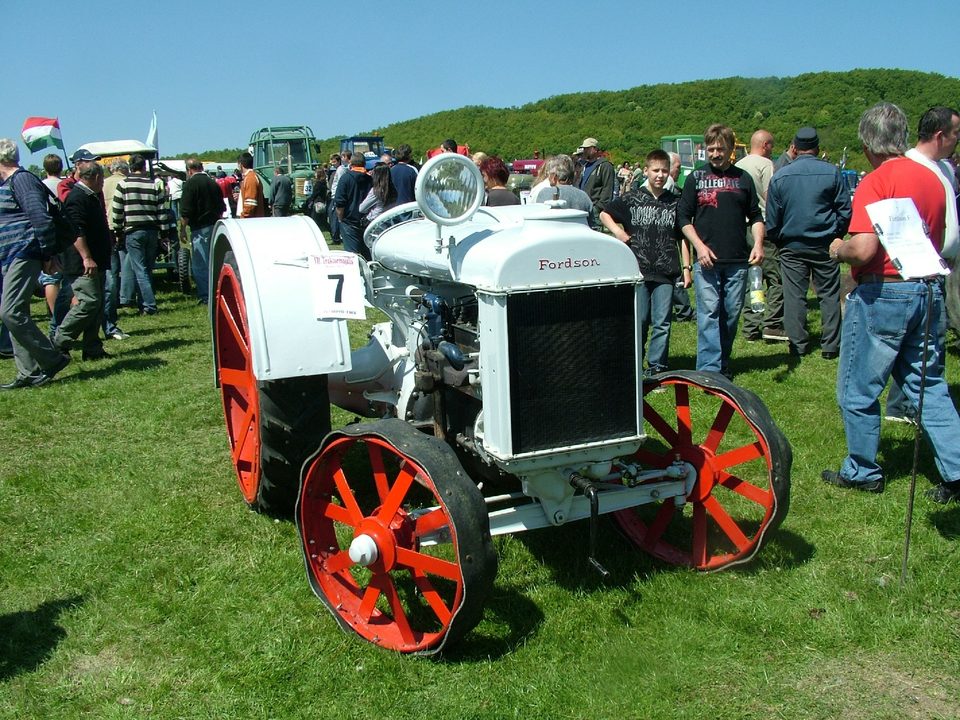 Fordson traktor a bokori Traktormajálison, 2011 májusában