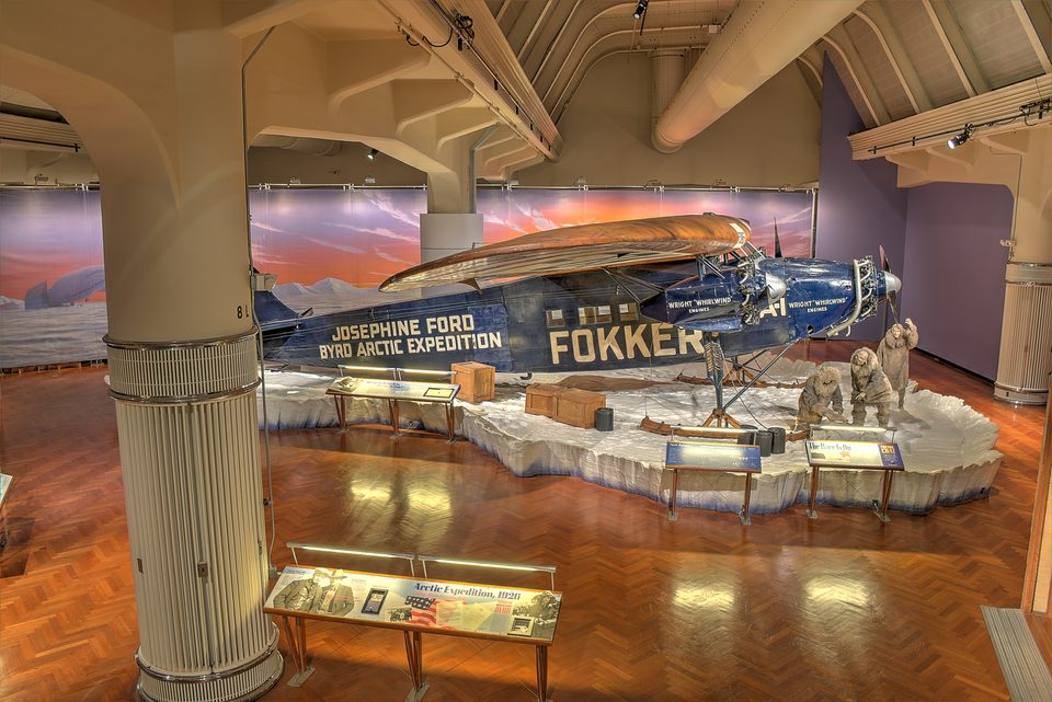 A „Josephine Ford” Fokker háromhajtóműves gép, amellyel Byrd és Bennett 1926-ban az Északi-sark felé repült, a Heroes of the Sky részlegen (fotó: 2015)