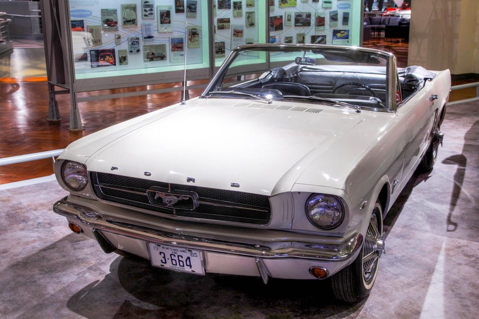 Az 1-es sorozatszámú Ford Mustang, amelyet a Ford 1966-ban kapott vissza egy új-fundlandi pilótától (fotó: 2012)