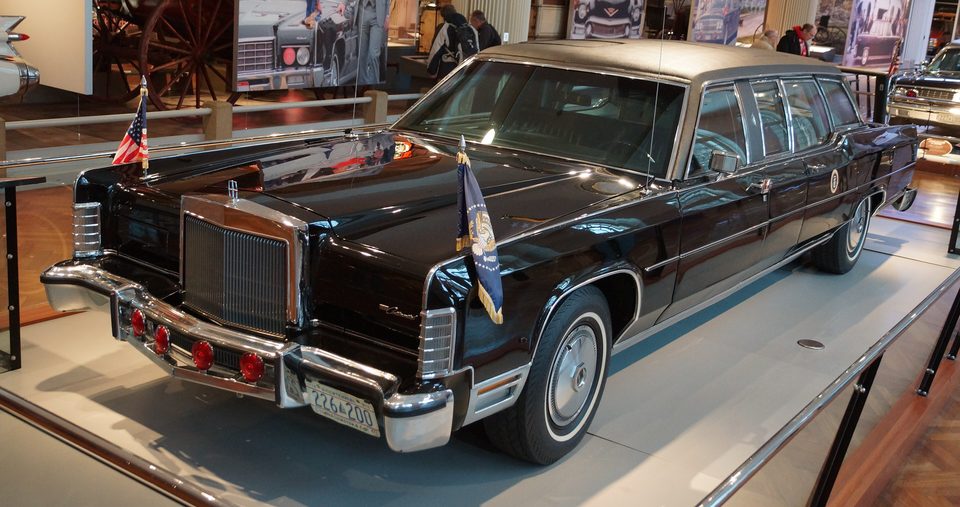 Az 1972-es Lincoln Continental elnöki limuzin: Ronald Reagan ebbe szállt be, amikor 1981. március 30-án rálőttek (fotó: 2016)