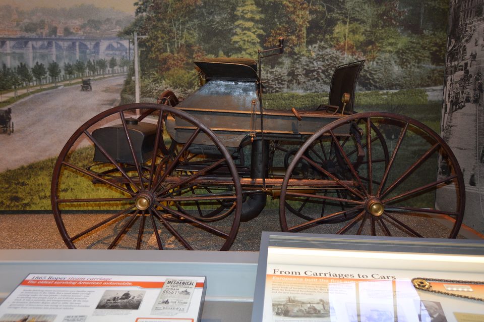 Sylvester Roper 1865-ös gőzkocsija, a legrégebbi fennmaradt amerikai autó, a Driving America kiállításon (fotó: 2015)