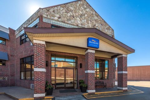 The hotel's brick-columned entrance with the Baymont sign