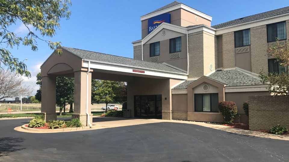 The hotel entrance with a covered drive-through canopy