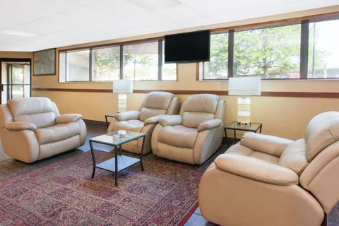 The lobby with leather armchairs