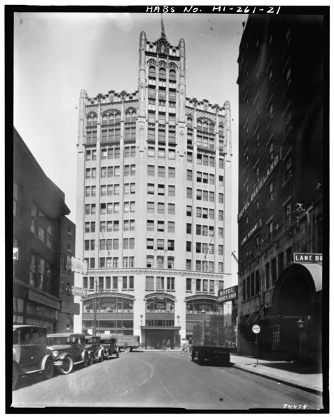 The Metropolitan Building in a black-and-white photo from the 1920s