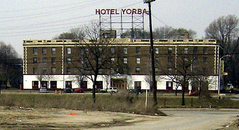 The low Hotel Yorba building and its rooftop sign on West Lafayette Boulevard in 2008