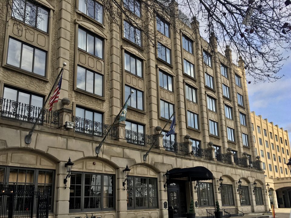 Hotel Saint Regis Detroit — exterior