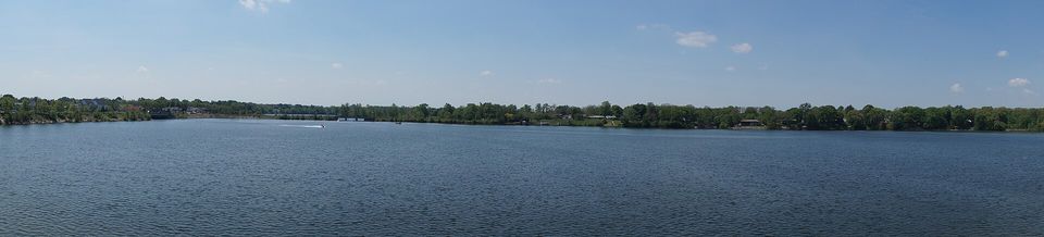 Panoráma a Belleville-tó északi részéről