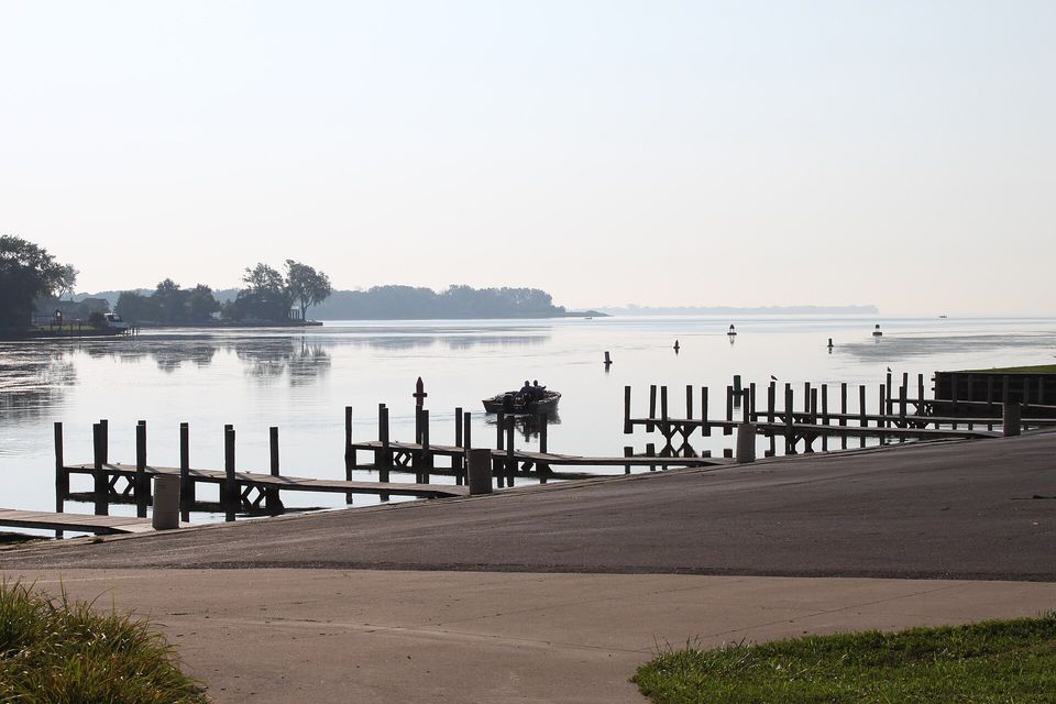 Csónakkikötő a Lake Erie Metroparkban
