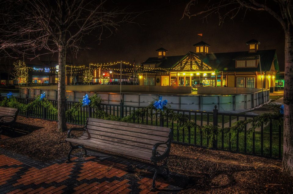 A Riley Park jégpályája esti fényben