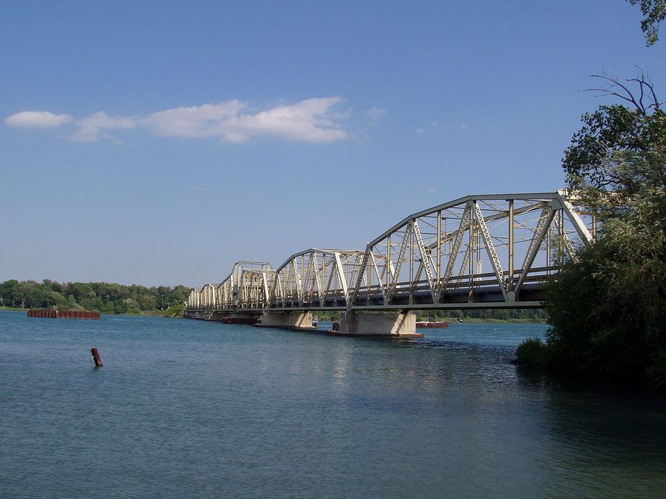 The 1913 swing toll bridge