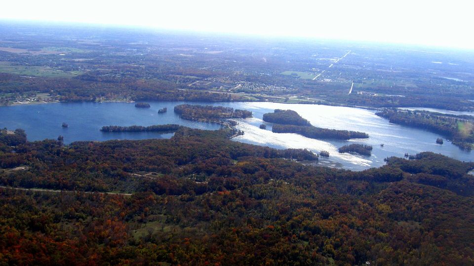 A Kent Lake és a Kensington Metropark erdei madártávlatból