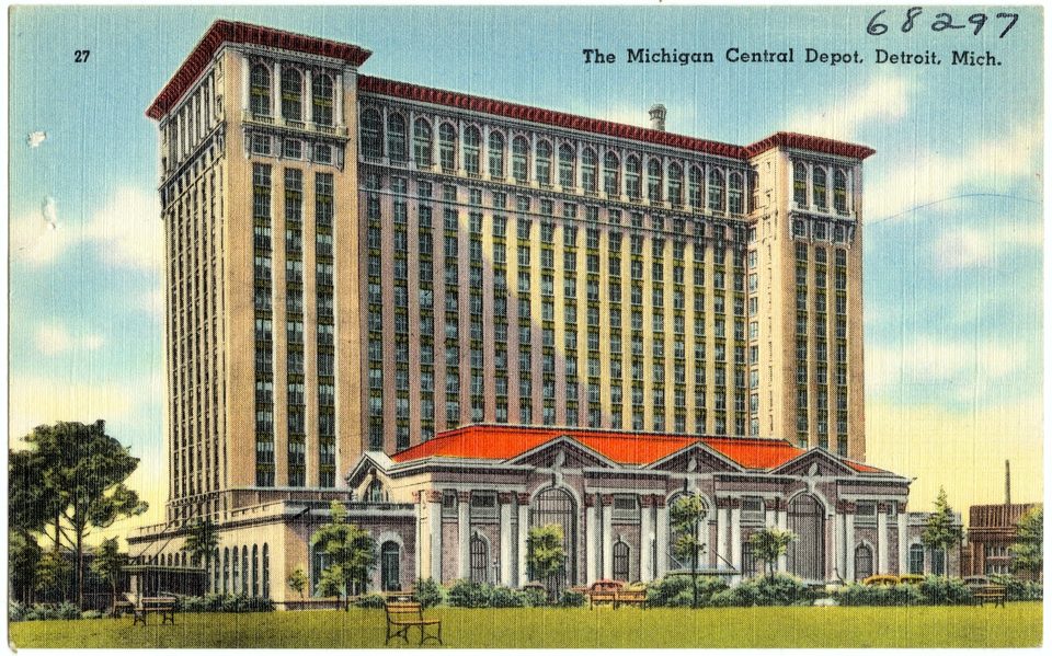 Postcard of the tower and the red-roofed waiting room, 1930s