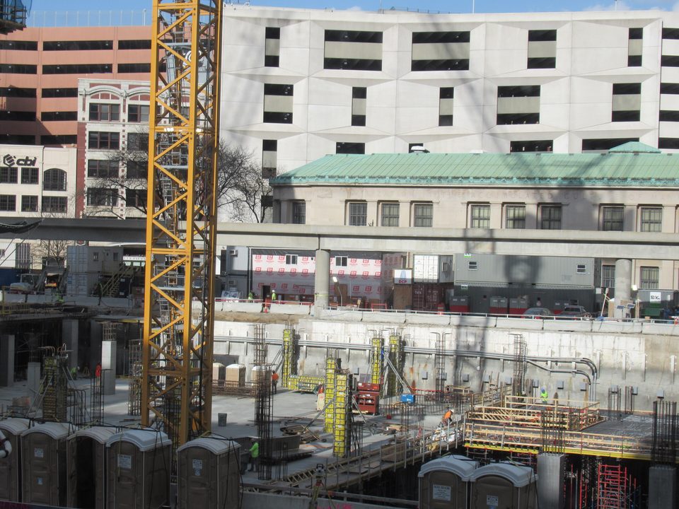 Construction on the Hudson’s site beside the guideway (2021)