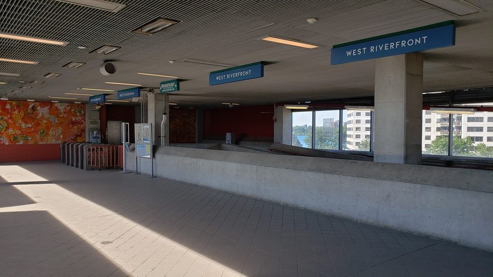 Today’s Water Square station platform, then named West Riverfront (2022)