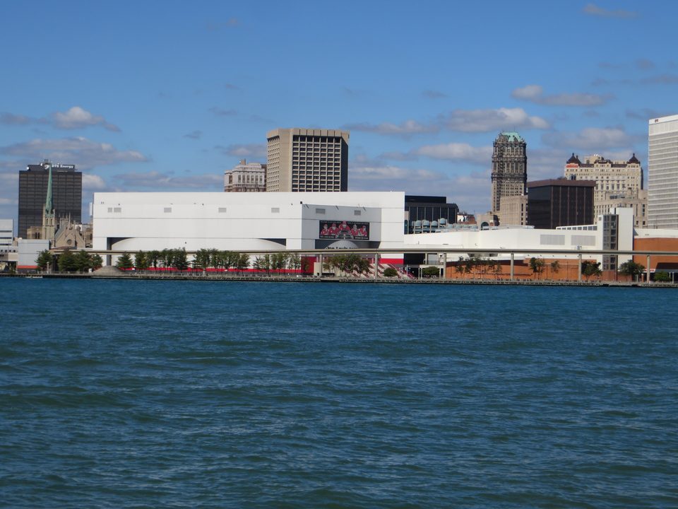 A Joe Louis Arena és a pálya Windsorból nézve (2015)