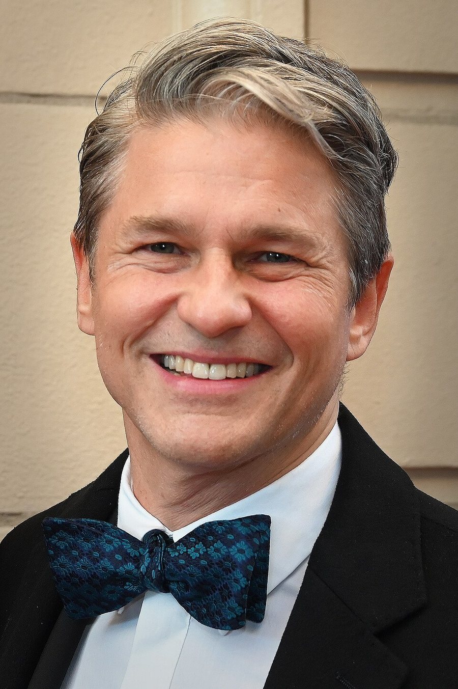 David Burtka portréja