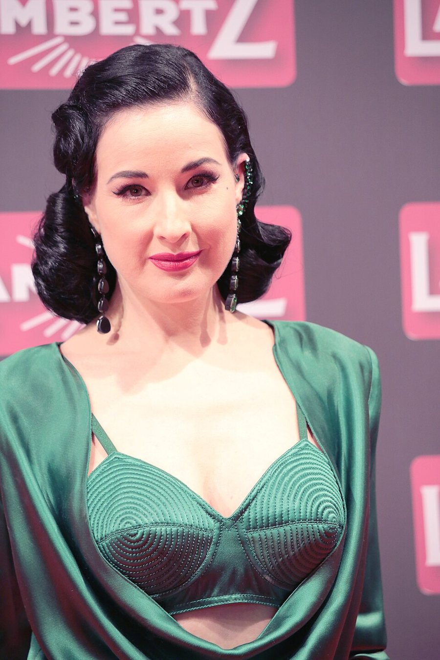 Dita Von Teese portréja