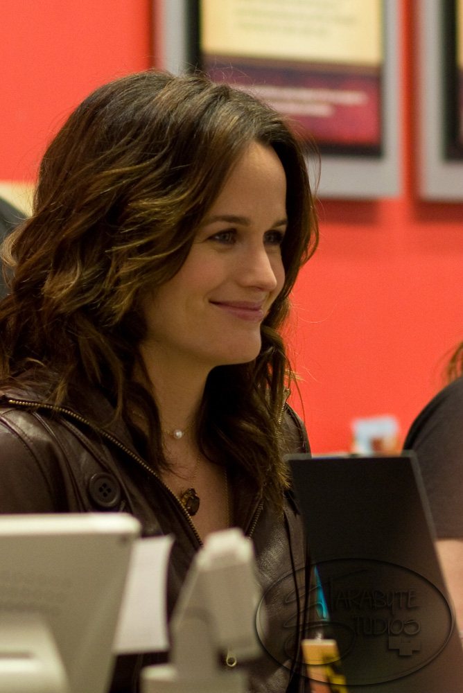 Elizabeth Reaser portréja