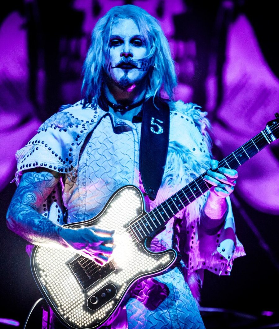 John 5 portréja