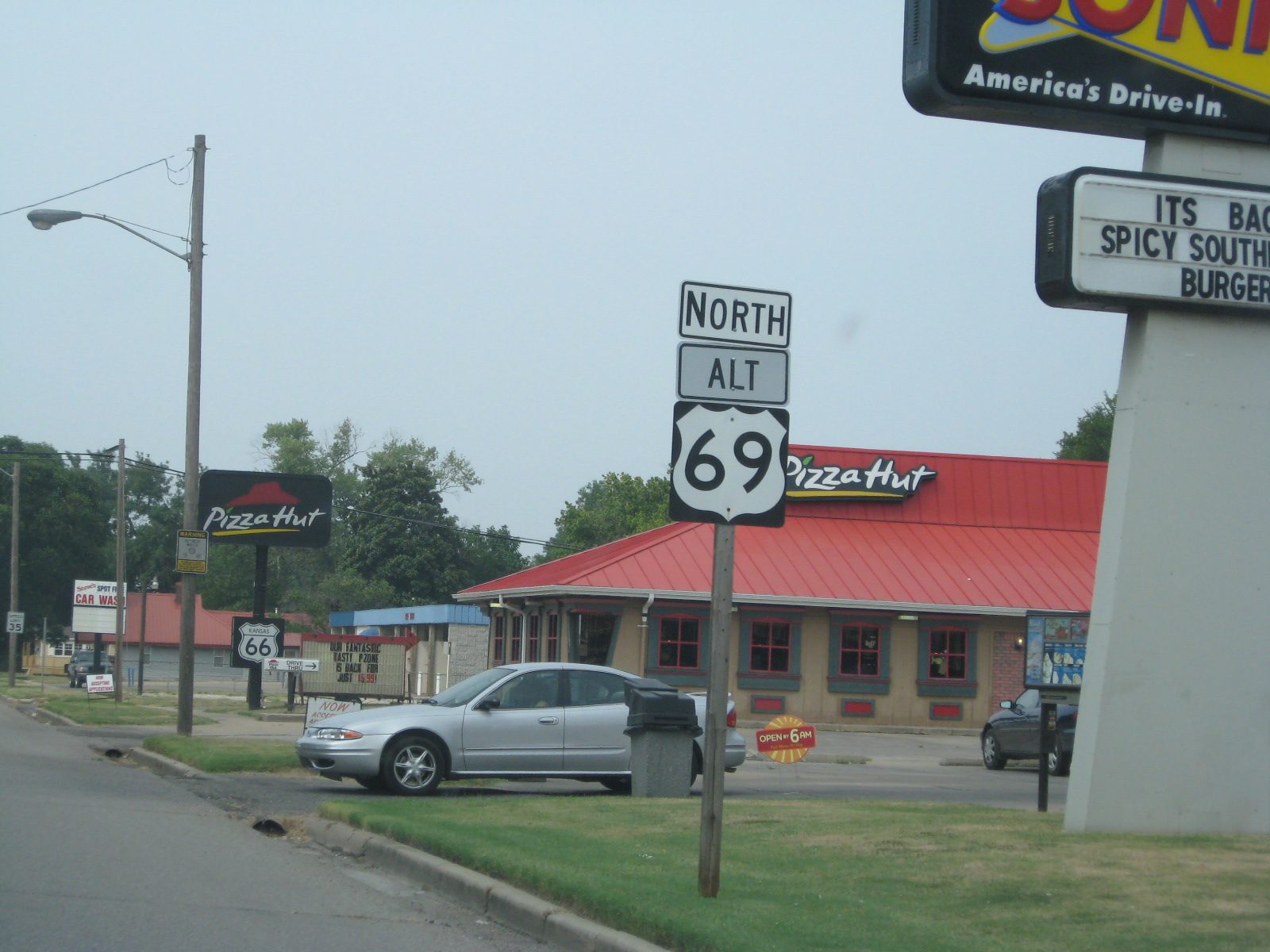 Illustration: a Red Roof Pizza Hut on Route 66 (Kansas), not this restaurant