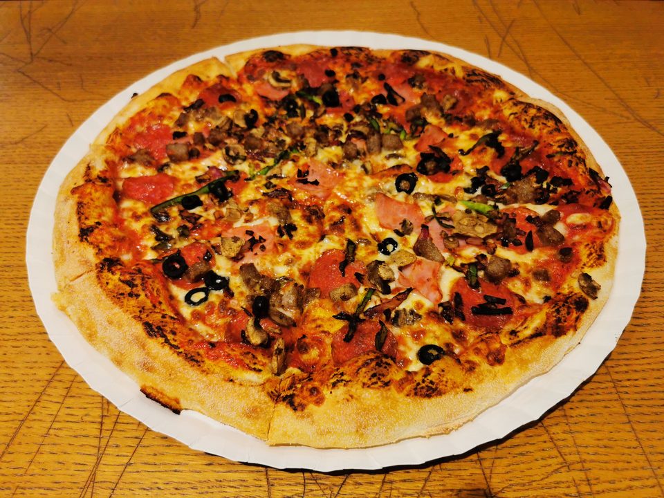 A pizza at the Self Store Plaza Pizza Hut in Békásmegyer, Budapest