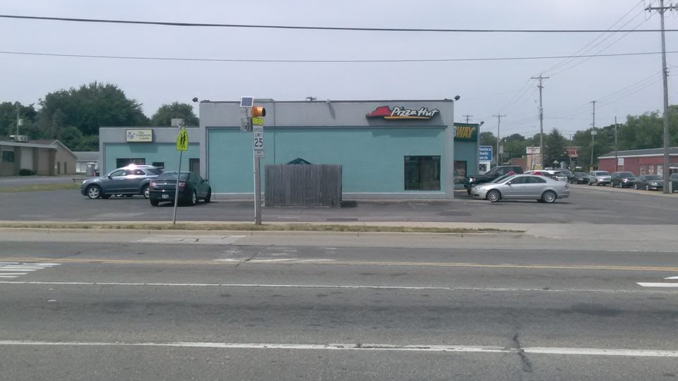 A roof-style Pizza Hut on South Westnedge Avenue, Kalamazoo and Portage
