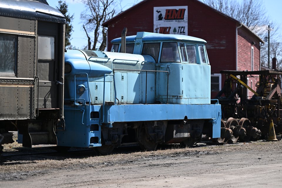 GMD GMDH-3 switcher at the Southern Michigan Railroad Society yard in Clinton (2023)