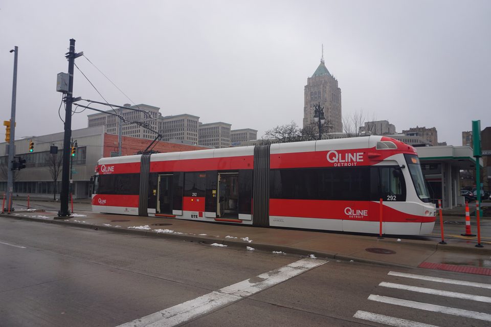 Car 292 in New Center, with the Fisher Building’s tower behind (2021)