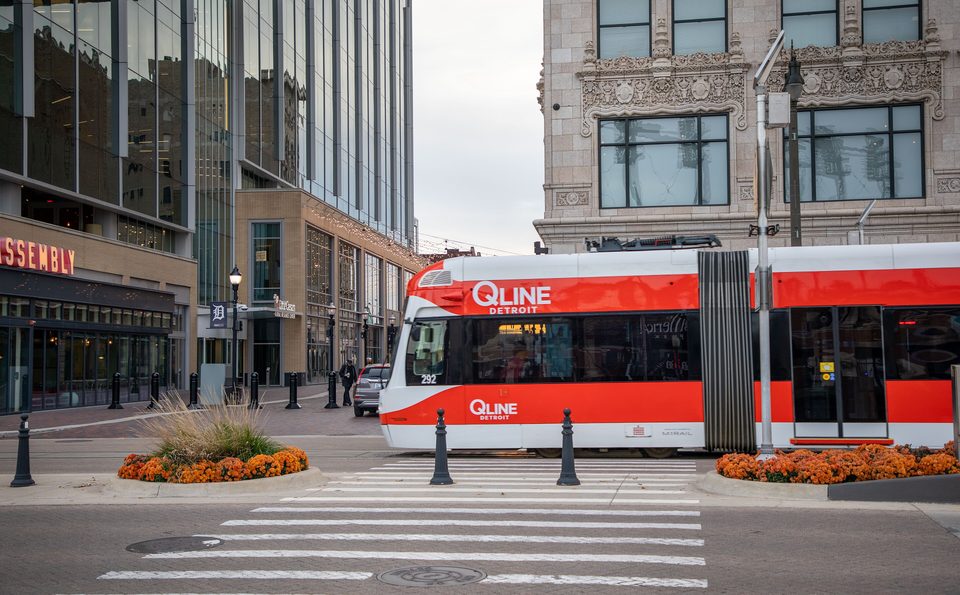 A QLINE streetcar on Woodward Avenue near the Fox Theatre (2021)