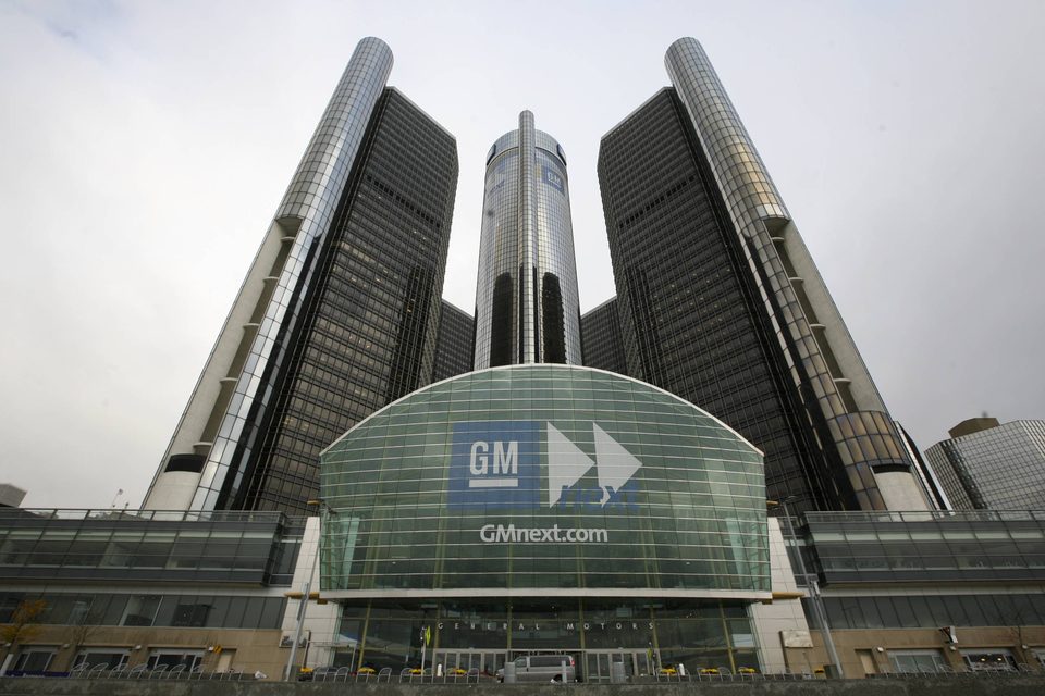 A GMnext.com banner across the Wintergarden front, October 2008