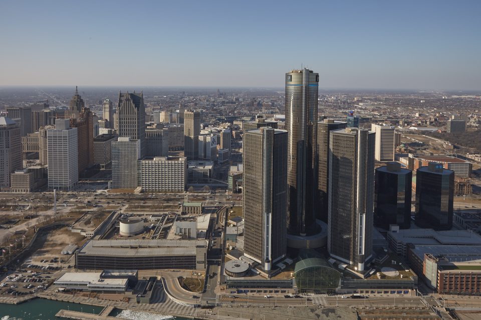 Aerial view of downtown along the river around 2020, with the Renaissance Center in the middle (photo by Carol M. Highsmith)