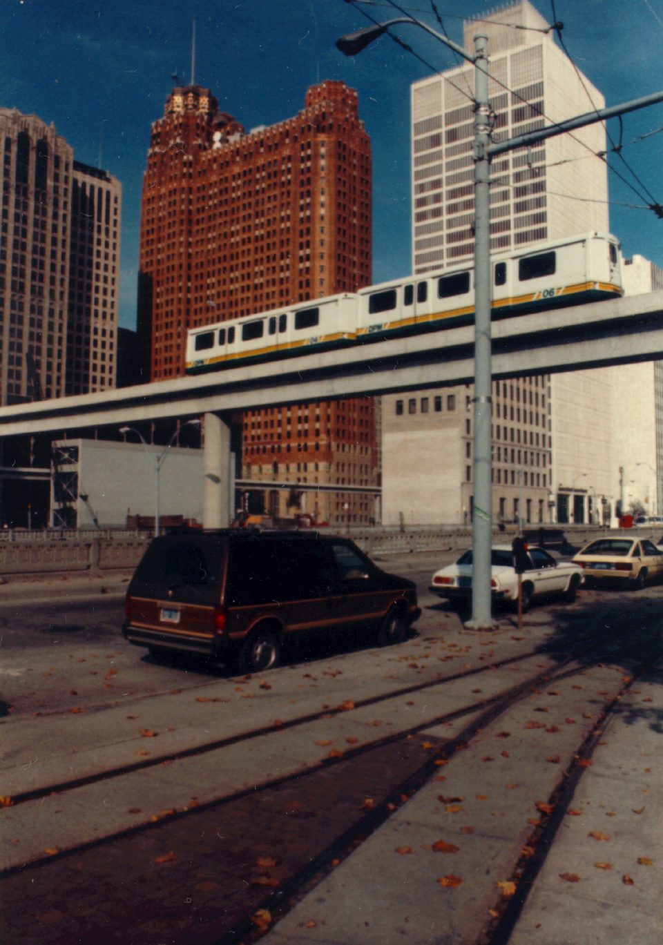 The People Mover near the Renaissance Center in October 1987, in the system’s first months