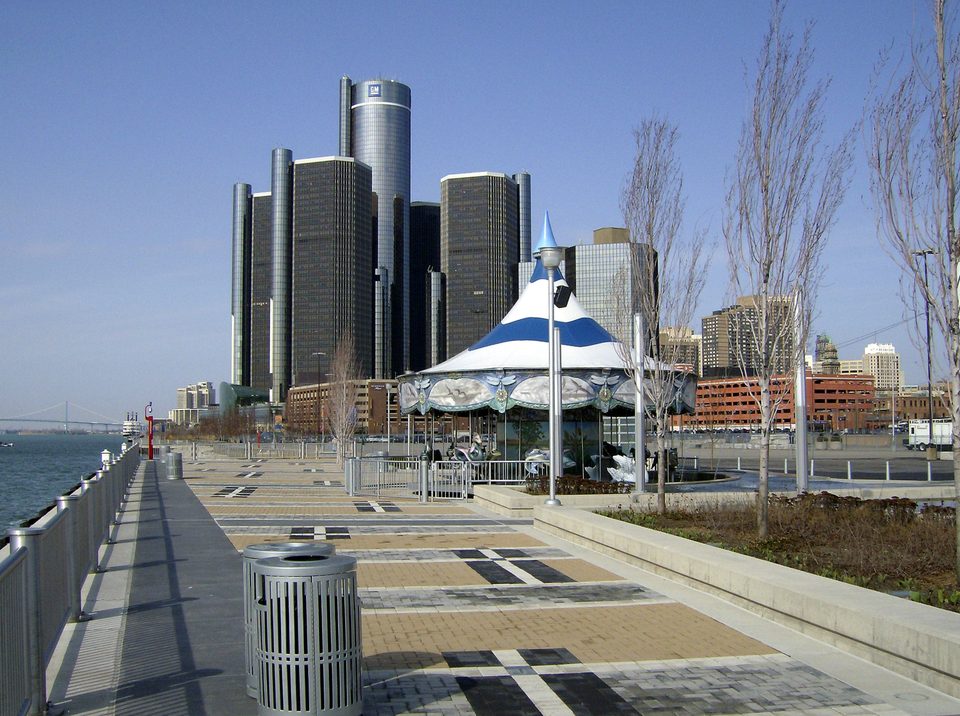 The Rivard Plaza carousel on the RiverWalk, with the Renaissance Center behind (2008)