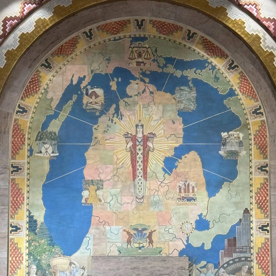 Színes üvegkupola díszíti az egyik detroiti épület belsejét